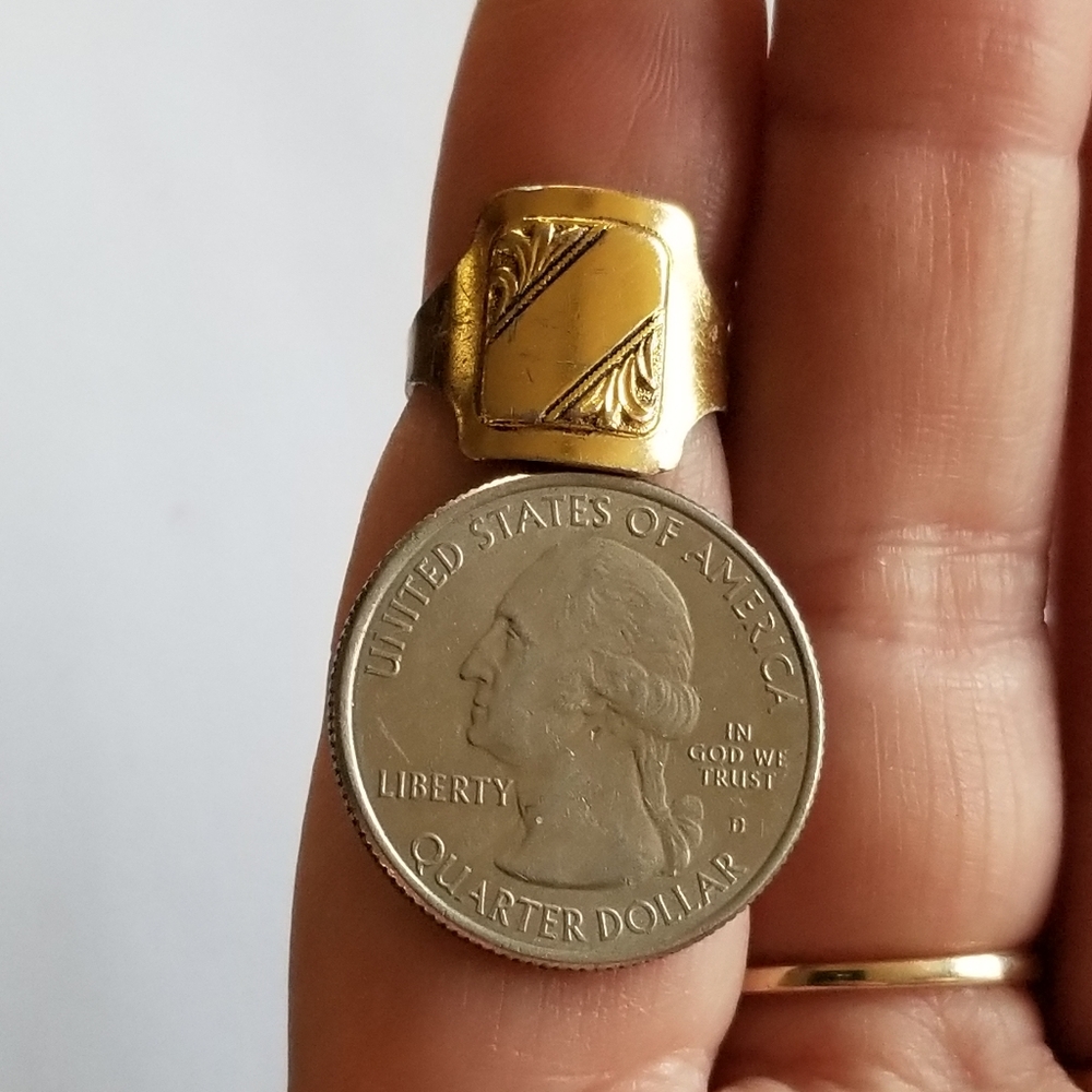 Vintage ring Victorian revival style Gold tone adjustable Hong Kong art deco - Picture 4 of 10